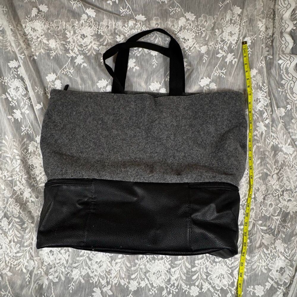 DSW Designer Shoe Warehouse Gray Wool & Black Faux Leather Large Tote Bag | Top - Picture 2 of 6